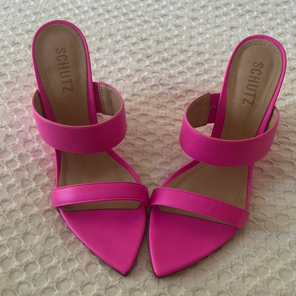 EUC—amazing Barbiecore/y2k Schutz wedges